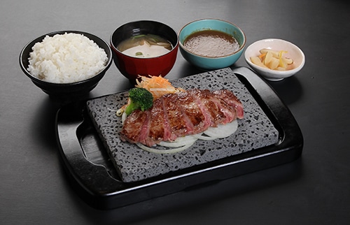 ㈱サルーン 石焼ステーキ 贅 福井飯塚店 店舗イメージ1
